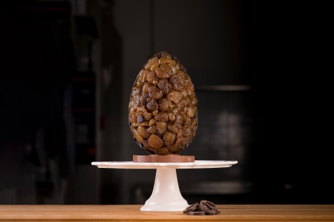 Uovo di cioccolato con marrons glacés